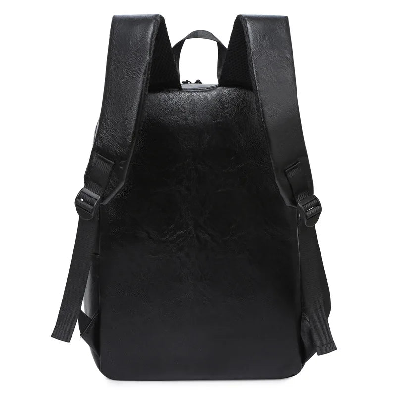 Mochila Executiva em Couro Romenzi Munich RZ075 com design clean, couro de alta qualidade e compartimentos ideais para notebooks e itens pessoais.