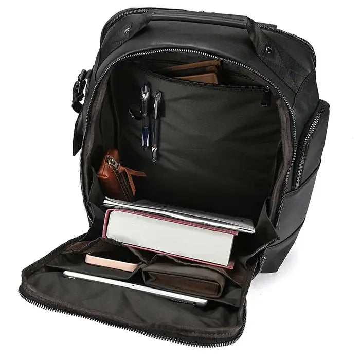 Mochila Executiva em Couro Romenzi Retrô RZ071 com design clássico, couro refinado e compartimentos funcionais para notebooks e itens pessoais.