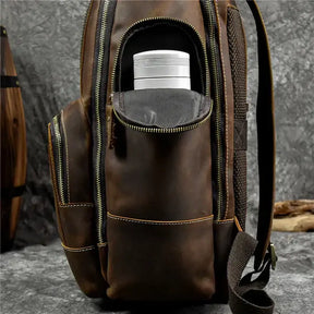 Mochila Executiva em Couro Romenzi Retrô RZ071 com design clássico, couro refinado e compartimentos funcionais para notebooks e itens pessoais.