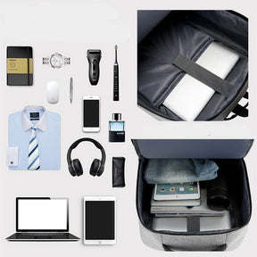 Mochila Executiva Improve Romenzi RZ963 em detalhe, peça moderna em Oxford impermeável, com porta USB e espaço para notebook 15' e tablet.