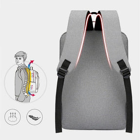 Mochila Executiva Improve Romenzi RZ963 em detalhe, peça moderna em Oxford impermeável, com porta USB e espaço para notebook 15' e tablet.