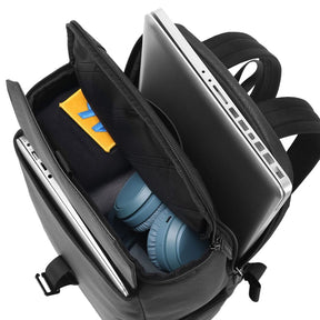 Mochila Executiva Progressive Romenzi RZ951 em detalhe, impermeável em nylon premium, com espaço para notebook 15,6' e design moderno e ergonômico.