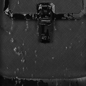 Mochila Executiva Progressive Romenzi RZ951 em detalhe, impermeável em nylon premium, com espaço para notebook 15,6' e design moderno e ergonômico.