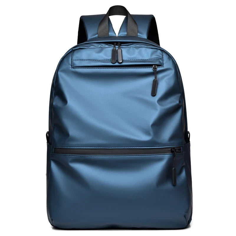 Mochila Executiva Romenzi RZ065 em tecido impermeável com alças acolchoadas e espaço para notebook 15''. Ideal para rotina profissional e corporativa.