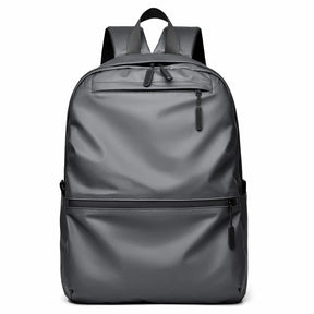 Mochila Executiva Romenzi RZ065 em tecido impermeável com alças acolchoadas e espaço para notebook 15''. Ideal para rotina profissional e corporativa.