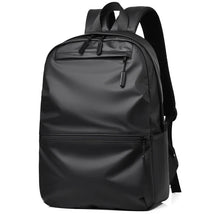 Mochila Executiva Romenzi RZ065 em tecido impermeável com alças acolchoadas e espaço para notebook 15''. Ideal para rotina profissional e corporativa.