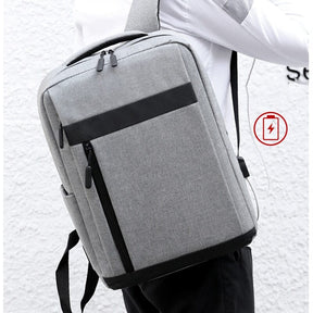 Mochila Executiva Smart Romenzi RZ952 em detalhe, modelo impermeável com USB, cadeado TSA e compartimento acolchoado para notebook 15'.