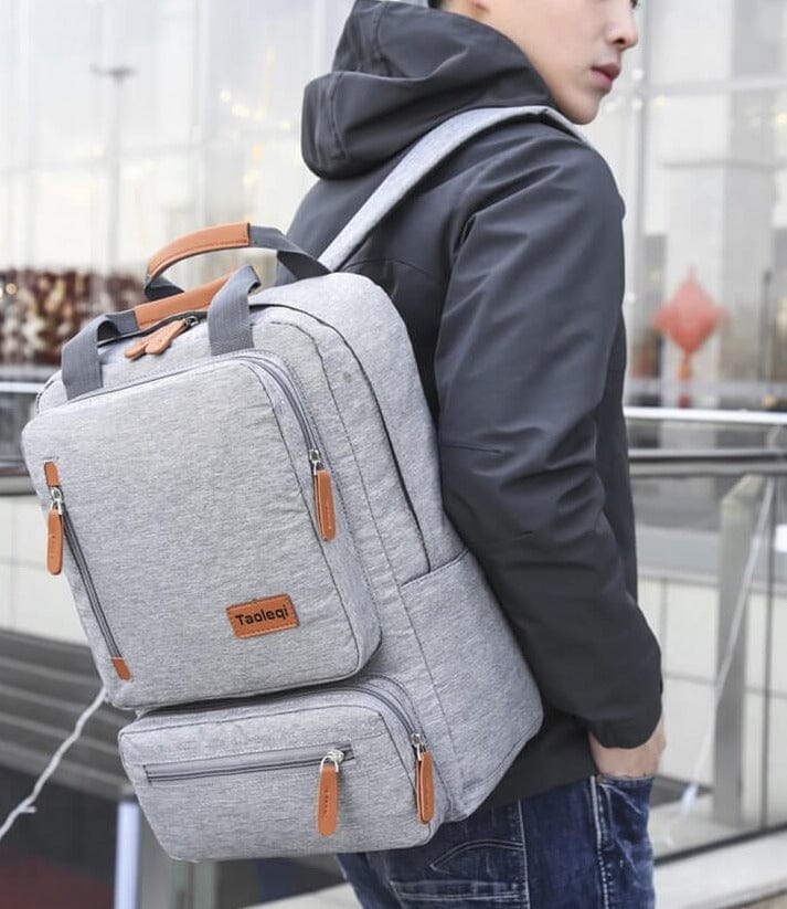 Mochila Executiva Street Romenzi RZ955 em detalhe, peça moderna e resistente com compartimento acolchoado para notebook 15' e alças ergonômicas.