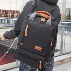 Mochila Executiva Street Romenzi RZ955 em detalhe, peça moderna e resistente com compartimento acolchoado para notebook 15' e alças ergonômicas.