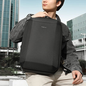 Mochila Executiva Tigernu Romenzi RZ962 em detalhe, modelo impermeável em nylon 900D com zíper oculto e espaço para notebook 15,6'.