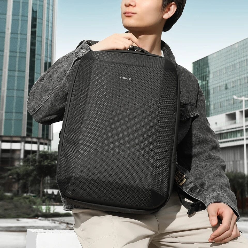 Mochila Executiva Tigernu Romenzi RZ962 em detalhe, modelo impermeável em nylon 900D com zíper oculto e espaço para notebook 15,6'.