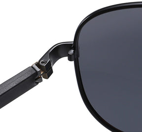Óculos de Sol Romenzi Eagle RZ684 em destaque, modelo sofisticado com lentes UV que garantem conforto, proteção solar e estilo elegante para o visual masculino.