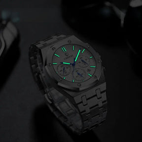 Relógio Masculino Romenzi Aero RZ700 com design imponente, pulseira ajustável e resistência à água, unindo estilo, conforto e durabilidade em todas ocasiões.