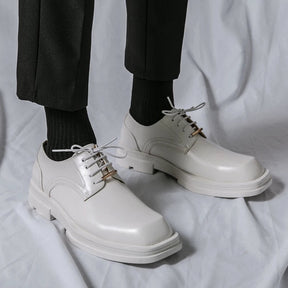 Sapato Masculino Derby Romenzi RZ359 em couro com solado tratorado e plataforma de 5 cm. Visual contemporâneo nas cores preto e off white