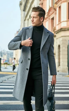 Sobretudo Longo de Lã Masculino Romenzi RZ097, confeccionado com materiais premium e corte refinado, ideal para homens modernos em eventos formais ou informais.
