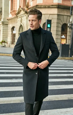 Sobretudo Longo de Lã Masculino Romenzi RZ097, confeccionado com materiais premium e corte refinado, ideal para homens modernos em eventos formais ou informais.