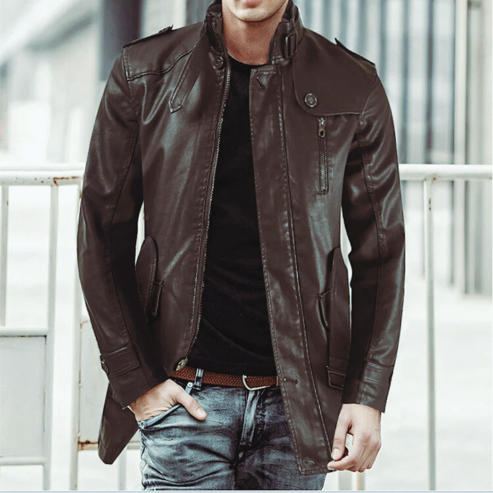 Sobretudo Masculino de Couro Romenzi RZ096, confeccionado em couro premium com design elegante e proteção ideal para os dias mais gelados.