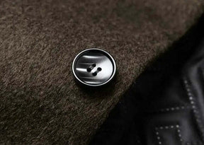 Sobretudo Romenzi RZ098 em lã premium, corte refinado e forro aquecido. Ideal para ocasiões formais e visuais sofisticados em estações frias.