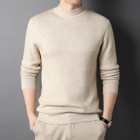Suéter Masculino Básico Romenzi RZ041, design minimalista e elegante, feito com materiais de alta qualidade. Versátil para qualquer ocasião.
