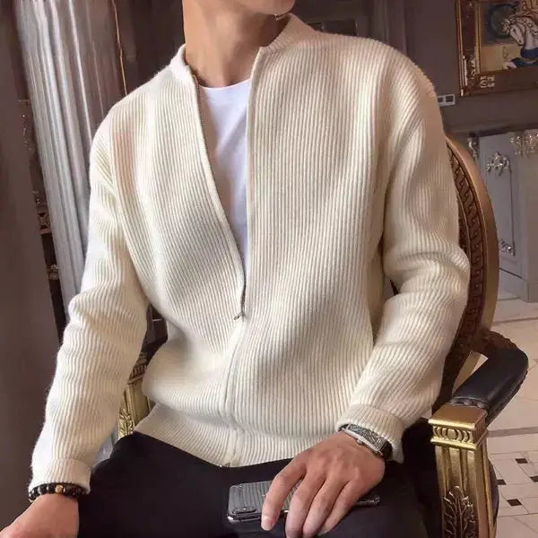 Suéter Masculino Clássico com Zíper Romenzi RZ045, com algodão macio, zíper funcional e gola redonda para conforto e elegância.
