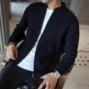 Suéter Masculino Clássico com Zíper Romenzi RZ045, com algodão macio, zíper funcional e gola redonda para conforto e elegância.