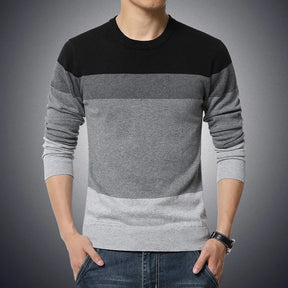 Suéter Masculino Listrado Romenzi RZ761 em detalhe, peça com design listrado e acabamento impecável que oferece conforto e estilo sofisticado.