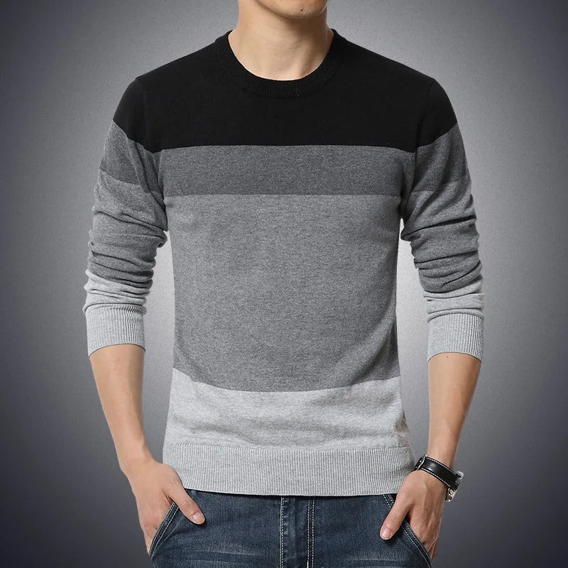 Suéter Masculino Listrado Romenzi RZ761 em detalhe, peça com design listrado e acabamento impecável que oferece conforto e estilo sofisticado.