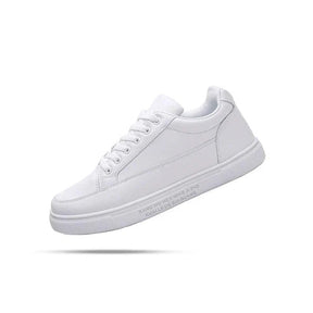 Tênis Masculino Romenzi RZ377 feito em couro ecológico com design elegante, palmilha confortável e sola antiderrapante, ideal para uso diário.