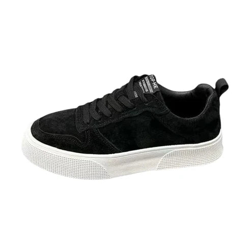 Tênis masculino Romenzi RZ391 em camurça premium, design sofisticado e sola em borracha resistente, ideal para estilo urbano com conforto e leveza.