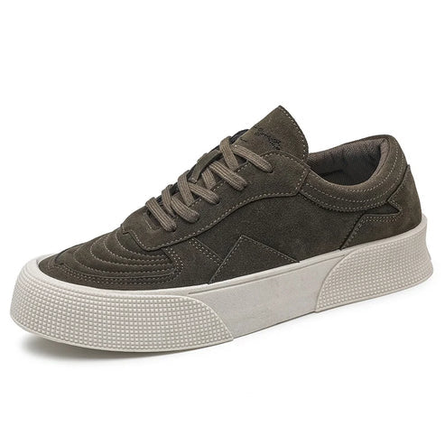 Tênis Masculino Romenzi RZ395 em camurça premium com design moderno, sola de borracha reta e estilo minimalista para looks casuais e urbanos.