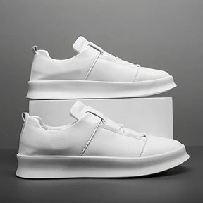 Tênis Masculino Romenzi RZ421 nas cores branco ou preto em couro premium com cadarço ajustável, sola resistente e estilo elegante para o dia a dia.