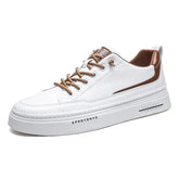 Tênis Masculino Romenzi RZ374 em microfibra com cadarço, sola de borracha e palmilha em E.V.A. Ideal para estilo casual com conforto.